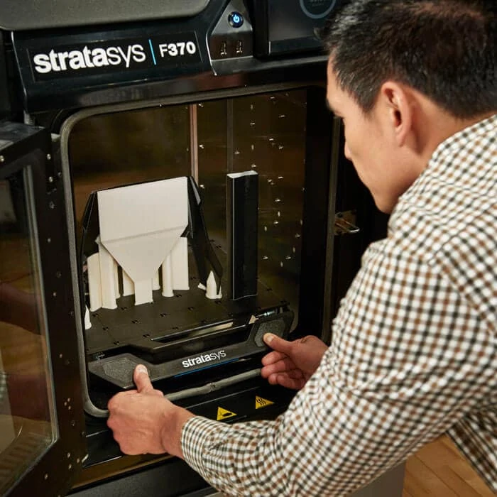 Removing build tray from Stratasys F370 3D printer