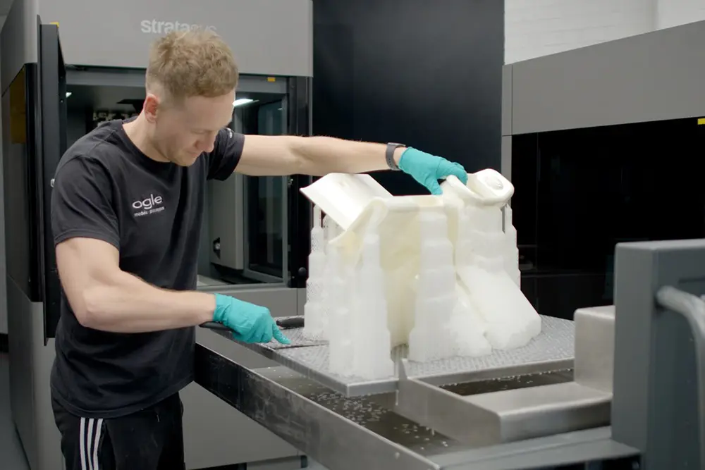 Stratasys Neo800 Part Processing Removal